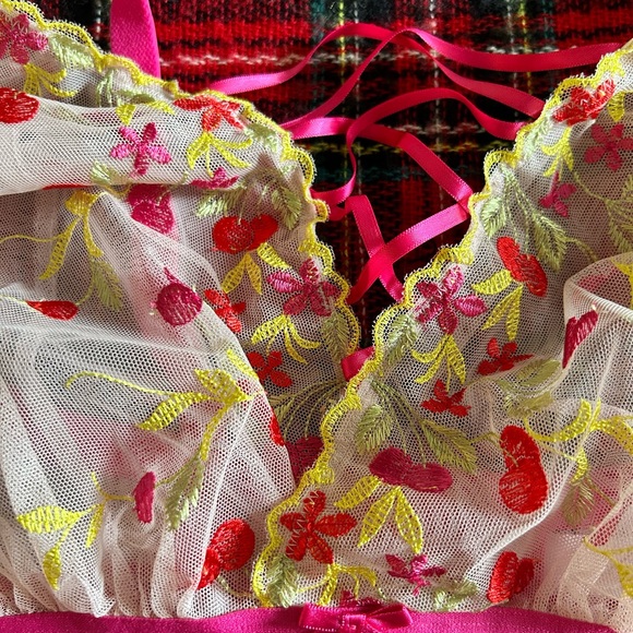 Cacique Pink and White Floral Mesh Wireless Bra - Picture 2 of 6